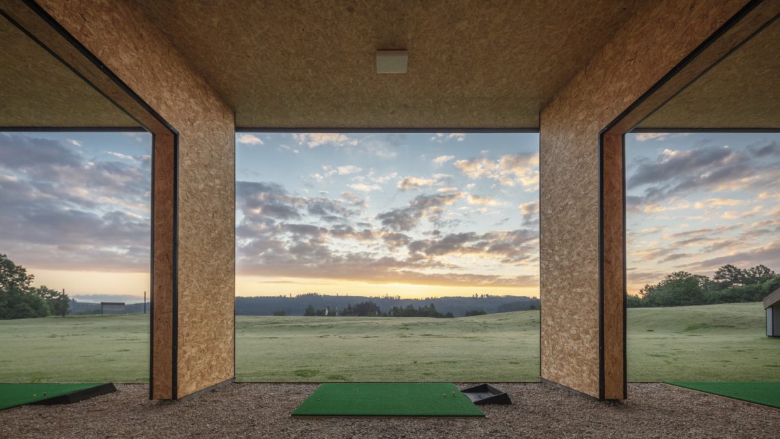 Krásná příroda a rodinná atmosféra. Přijďte si užít golf na nově otevřené hřiště v Dobrouči Krásná příroda a rodinná atmosféra. Přijďte si užít golf na nově otevřené hřiště v Dobrouči