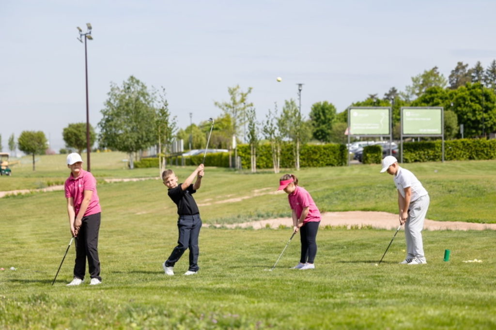 Nová BICZ Golfová akademie v Hradci již slouží dětem i začínajícím golfistům