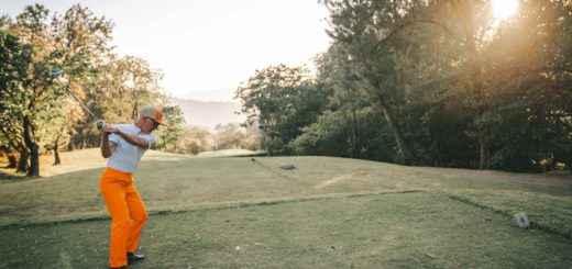 Golfové hřiště s fairwayí a zelení