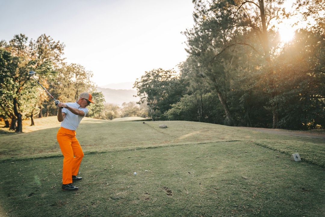 Golfové hřiště s fairwayí a zelení